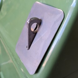 pillar locking plate